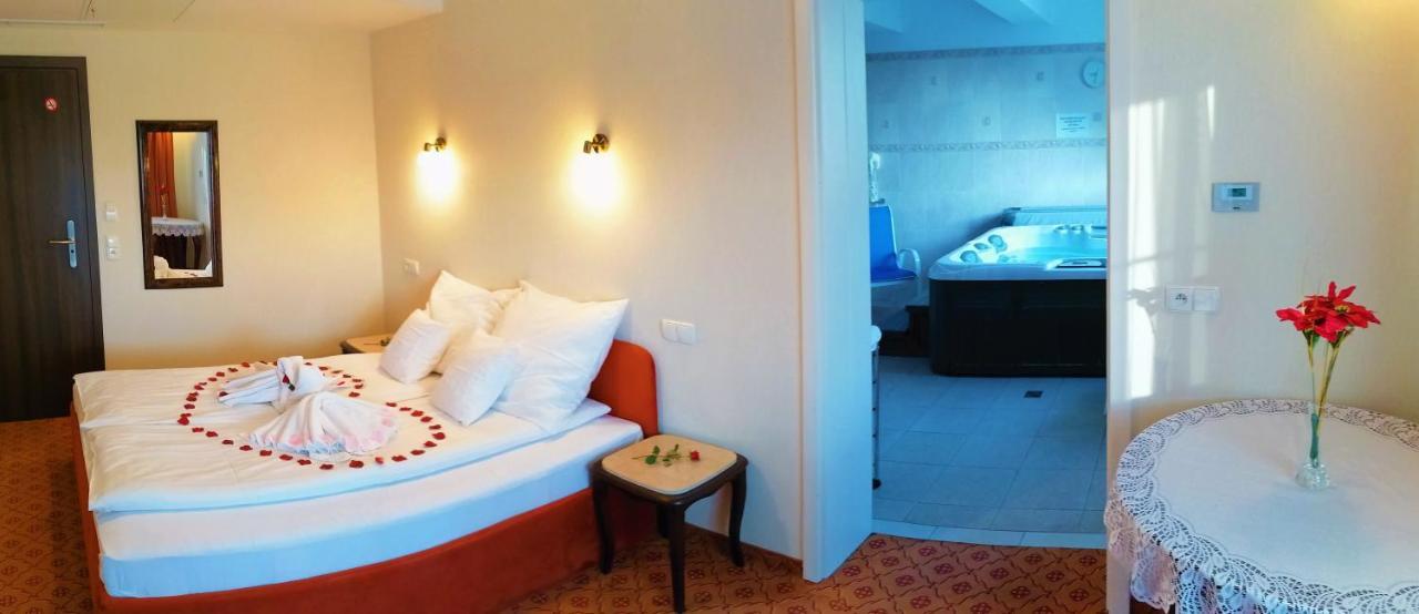 Dwor Maria Antonina Hotel Strzyzow Exterior photo