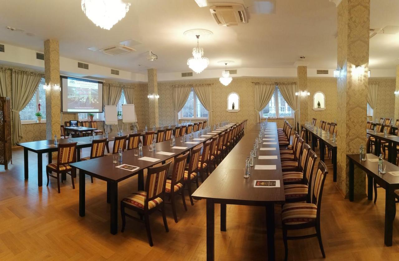 Dwor Maria Antonina Hotel Strzyzow Exterior photo